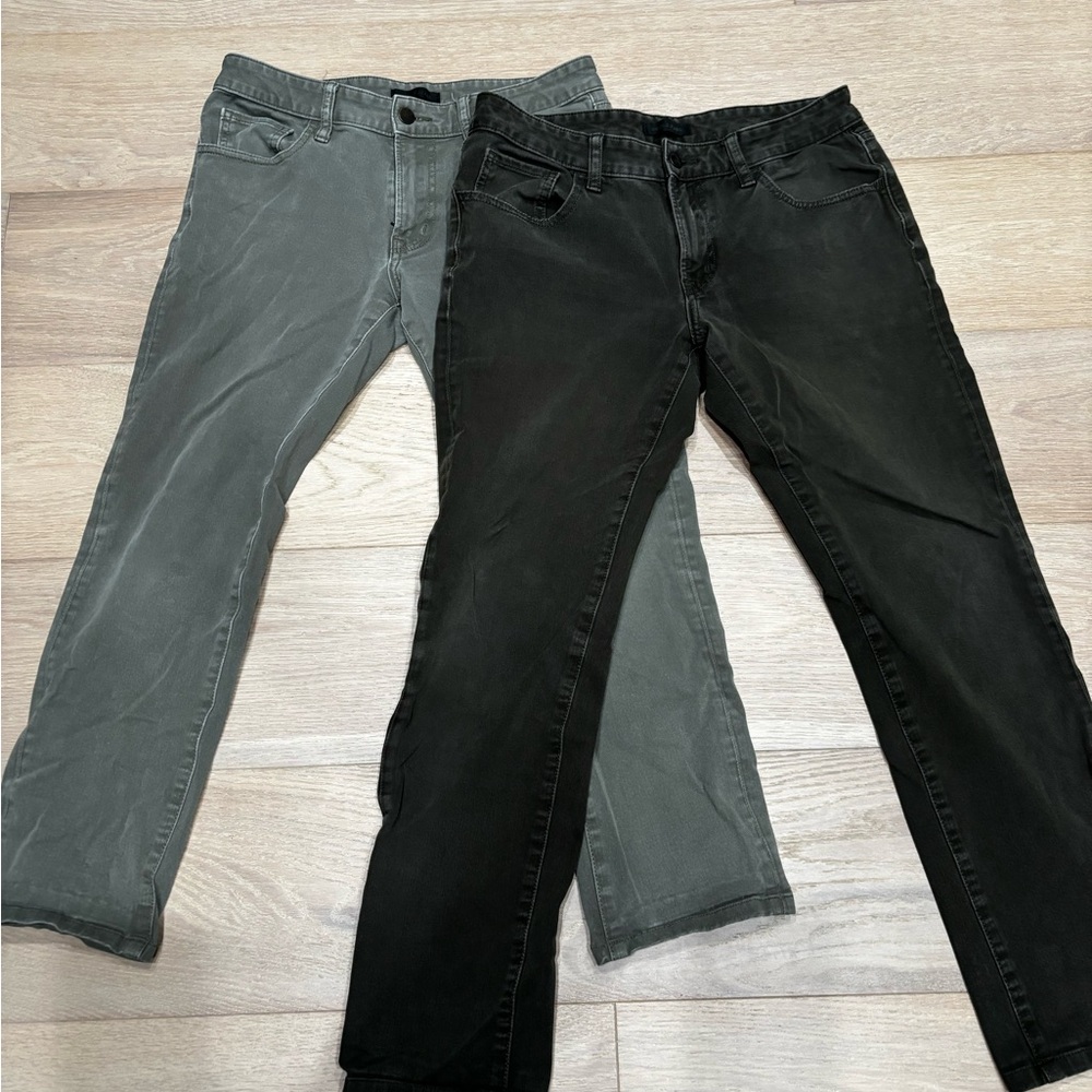 Uniqlo Men's green chino like pants